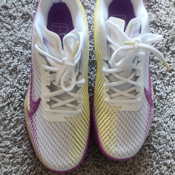 Nike White and Purple Sneakers - Picture 10 of 10